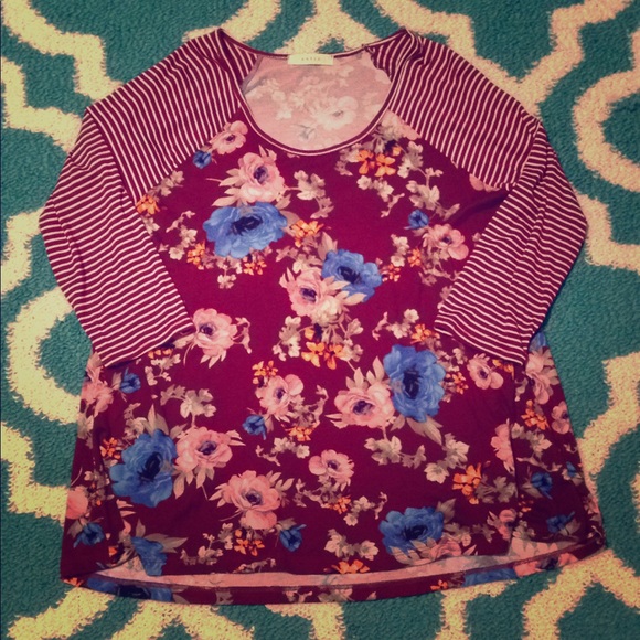 & Other Stories Tops - Super cute boutique top & Other Stories Tops - Super cute boutique top